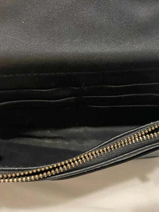 bebe Black Quilted Crossbody with Gold Plate - Picture 4 of 9